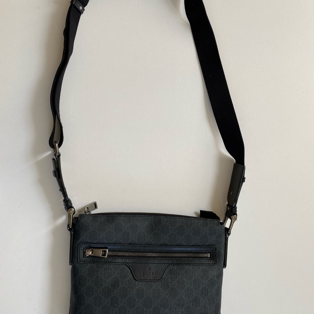 Gucci Black Gg Supreme Unisex Messenger Bag - Picture 5 of 10